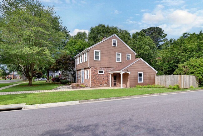 Building Photo - Delightful Home in Brandon Heights