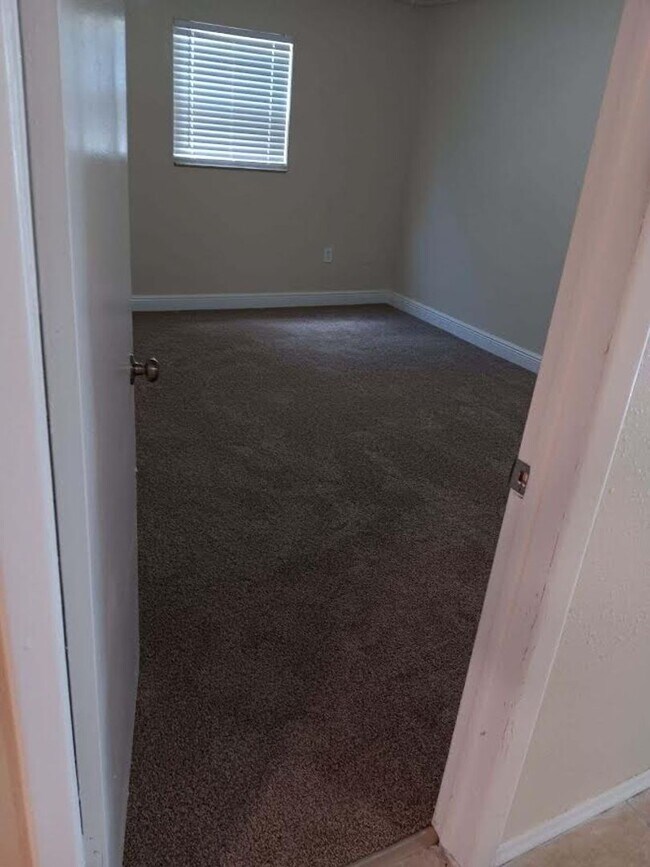 Foto del edificio - Open and airy 2 bedroom single story unit