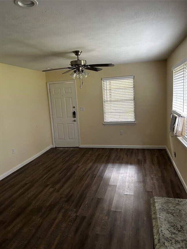 Foto del edificio - 17811 Bamwood Rd