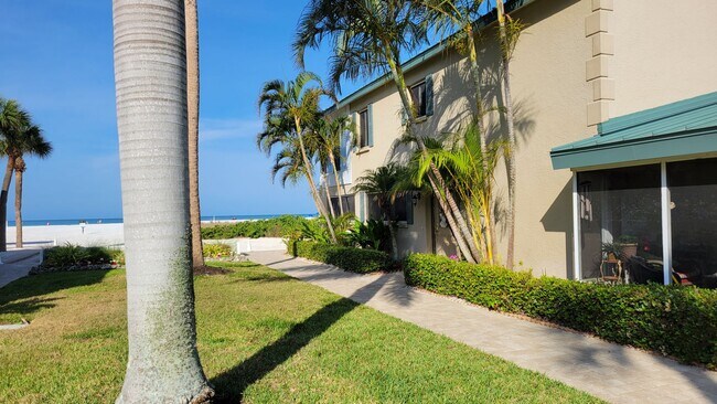 Building Photo - Annual UNfurnished spacious 3/3 condo on t...