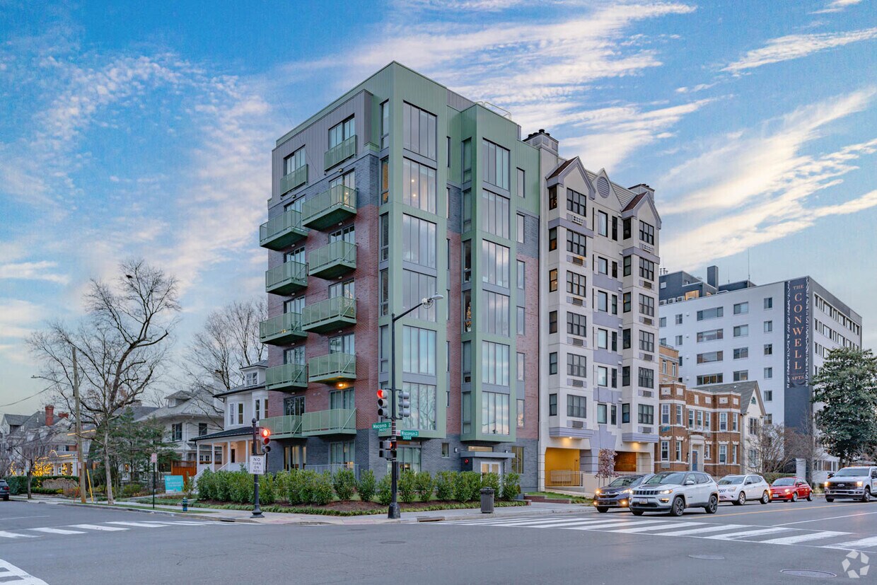 3219 Avenida Wisconsin - 3219 Wisconsin Ave