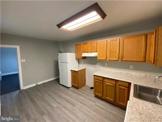 Building Photo - 1218 Elm St
