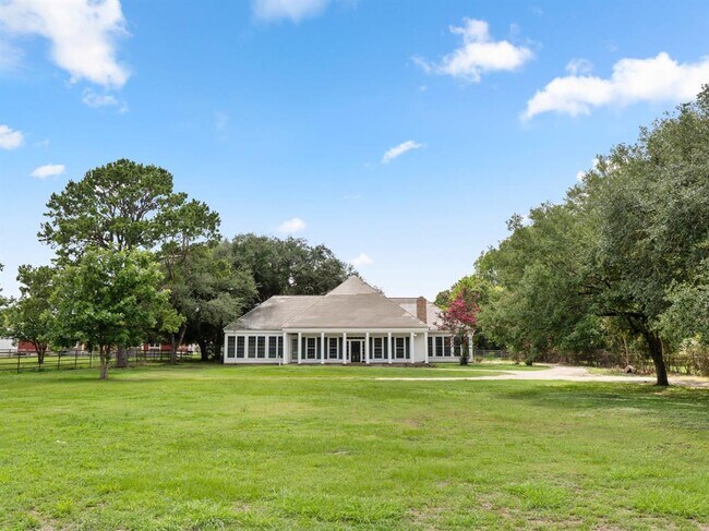 Foto del edificio - 5215 Skinner Ln