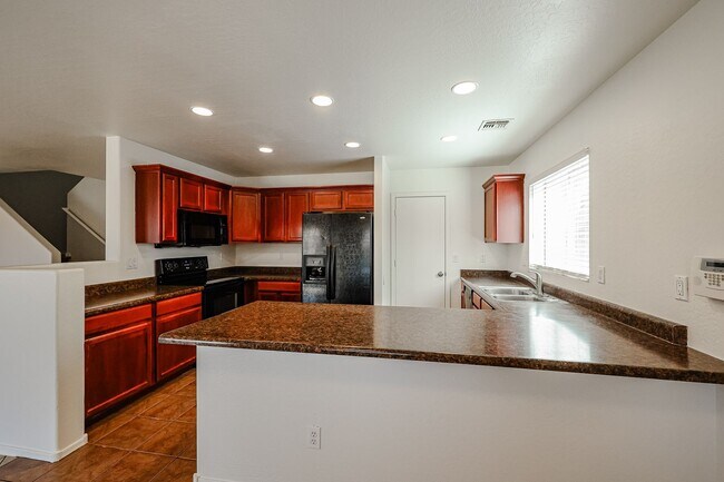 Building Photo - 4 BED 2.5 BATH, 2200+ SFT IN CAMELBACK RAN...