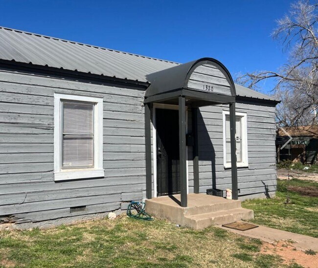 Foto del edificio - Handyman Special $0 First Month's Rent / $0 Deposit at move-in “You fix, you SAVE BIG!!” Contact ...