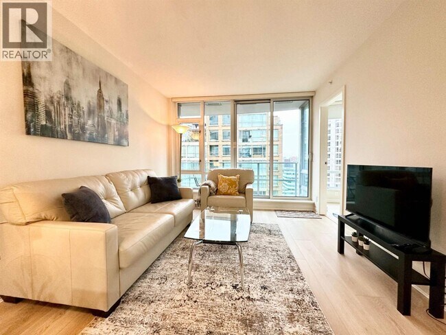 Building Photo - 833 Homer St