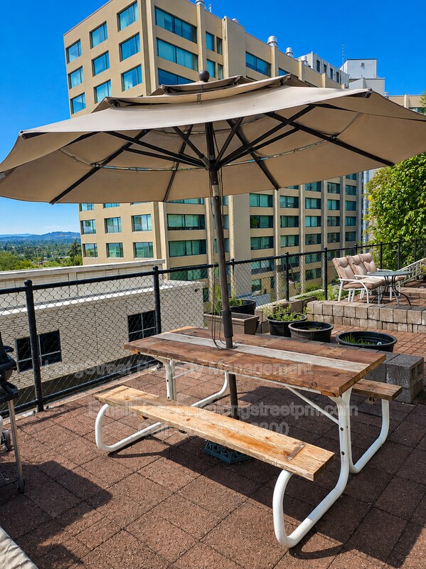 Foto del edificio - 772 SW Broadway Dr