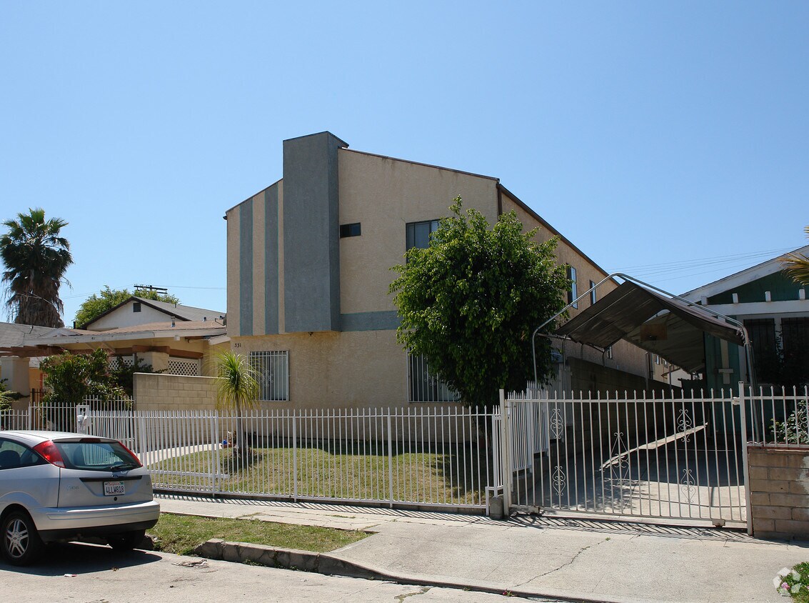 Foto del edificio - 331 N Serrano Ave