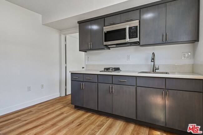 Building Photo - 219 E 87th St