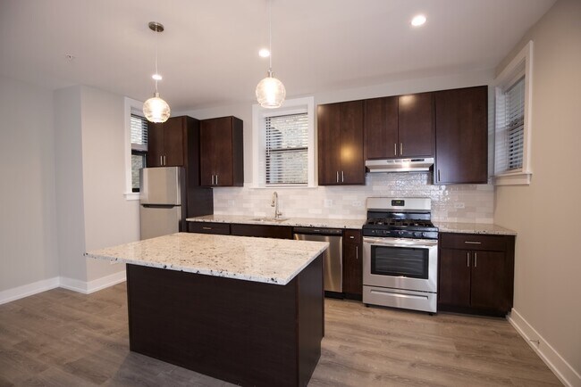 Building Photo - 1134 Maple Ave