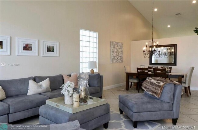 Building Photo - 5880 NW 72nd Ct