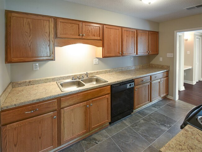 Foto del edificio - Updated and charming 3 bed, 2 bath with SU...