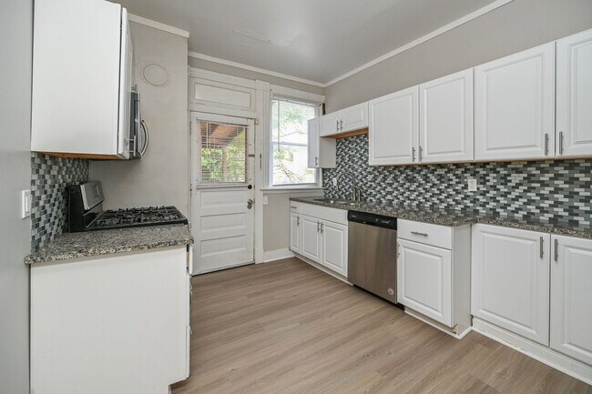 Foto del edificio - 2317 Stratford Ave