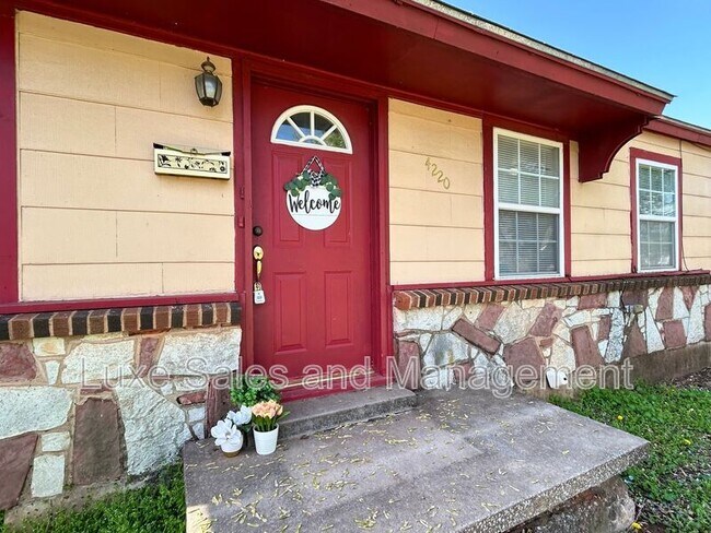 Foto del edificio - 4220 SE 25th St