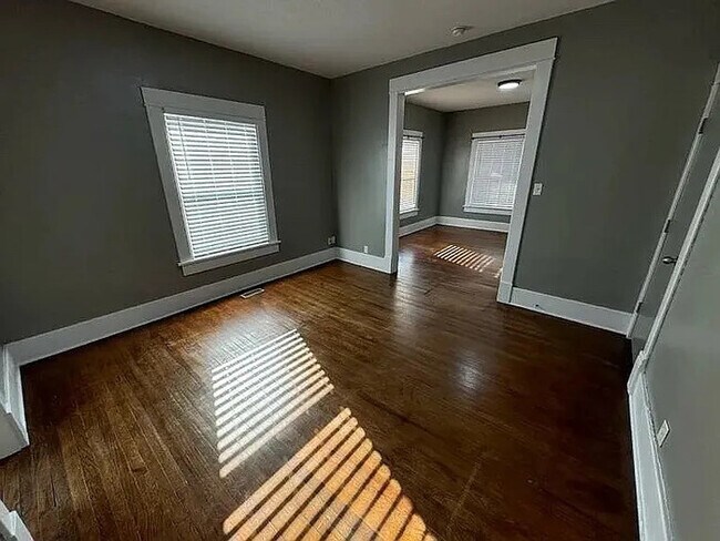 Building Photo - Riverside 3 Bed 1 Bath Home For Rent