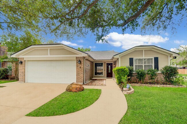 Foto del edificio - Spacious one story home on a corner lot!