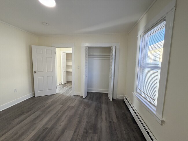 Segundo dormitorio - 574 W Main St