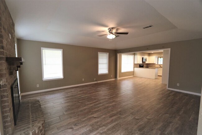 Foto del edificio - MOVE IN PENDING 10 Finwick Dr.