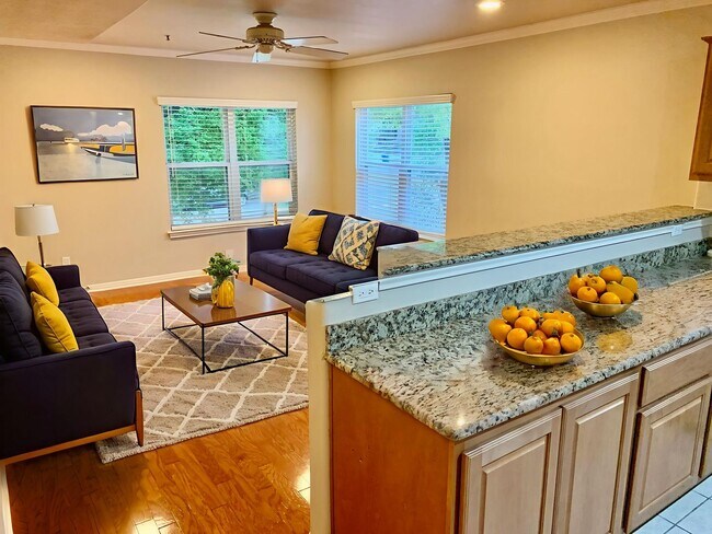 Foto del edificio - Campus Living, But Make It Chic