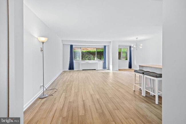 Living room - 4201 Cathedral Ave NW