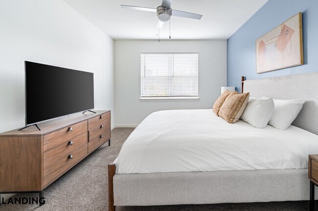 Foto del edificio - 6225 Mobile Hwy