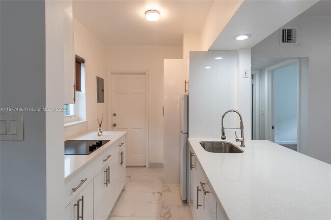 Building Photo - 1205 Marseille Dr