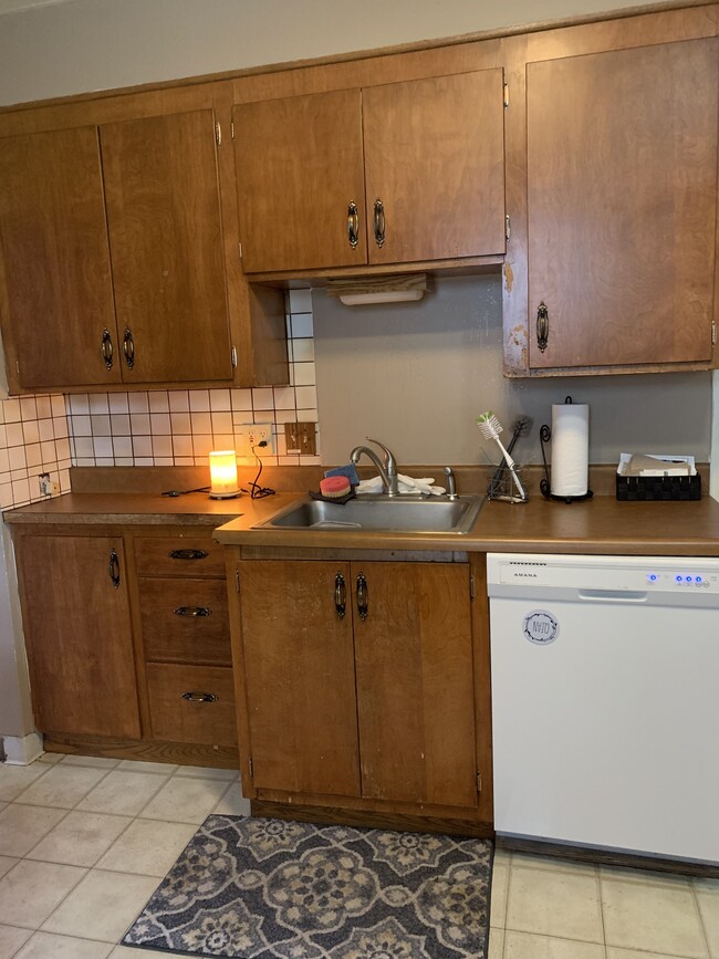 Dishwasher! - 524 N 19th Ave E