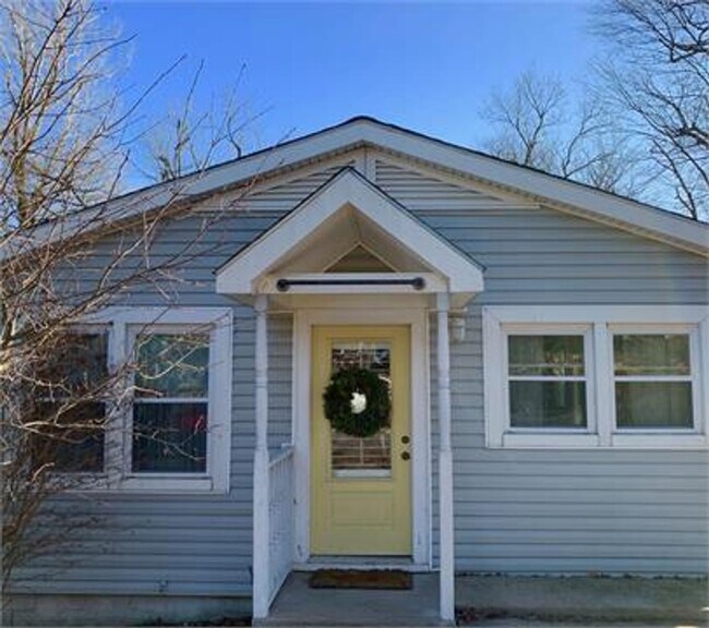 Foto del edificio - Quiet and quaint, this East Fayetteville cottage is one of a kind!