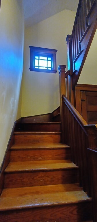 Building Photo - 370 Grove St
