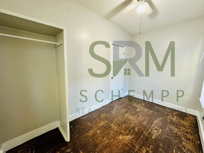 Foto del edificio - Updated Three Bedroom close to Churchill Downs-Section 8 accepted