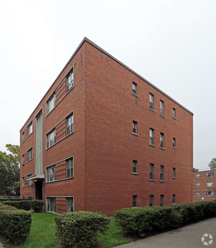 Building Photo - Claremount Court