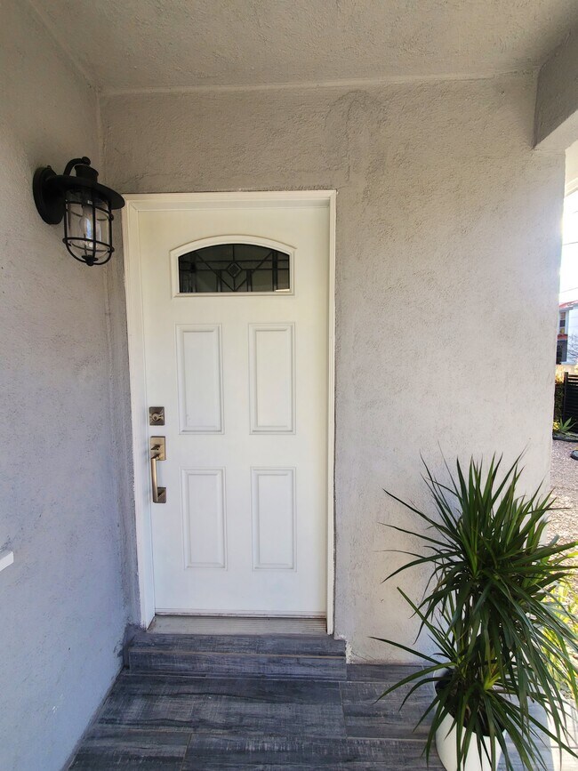 Building Photo - 11216 Greenlawn Ave