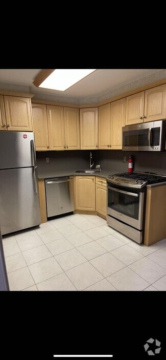 Building Photo - 1723 Shore Pky