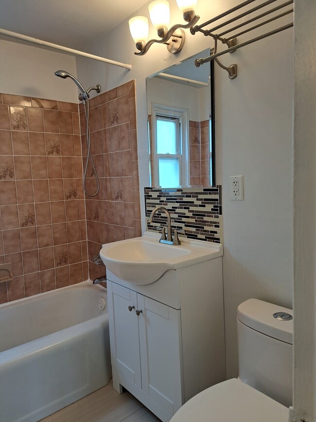 Building Photo - 148 Vanderburgh Ave