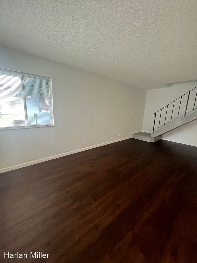 Building Photo - 2 br, 1 bath House - 803 W TIFFANY DR #3