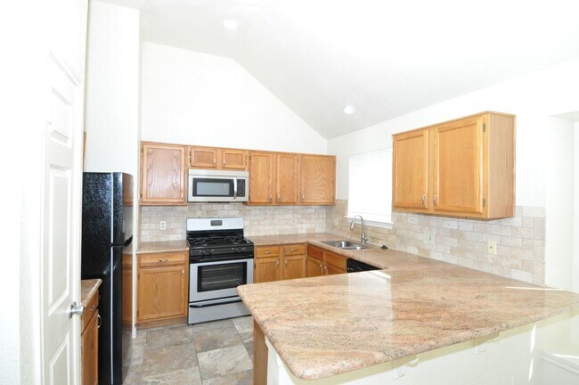 Foto del edificio - Freshly Painted! 1 Story with 3 bed/2bath....