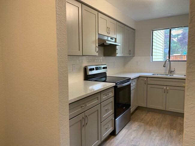 3101 C Cocina - entrada de pasillo - Halo 11 Townhomes