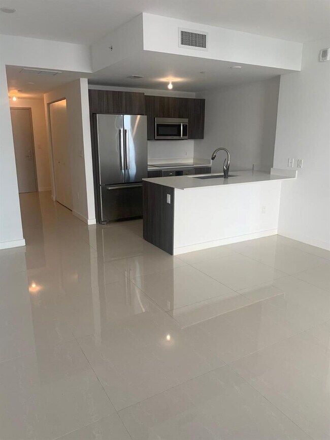 Foto del edificio - 488 NE 18th St