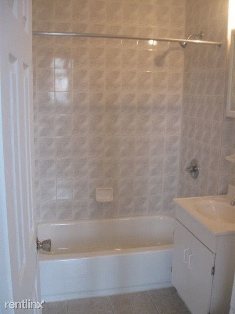 Building Photo - 1 br, 1 bath Apartment - 281 E 53rd St