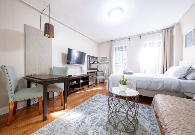 Foto del edificio - 328 E 74th St