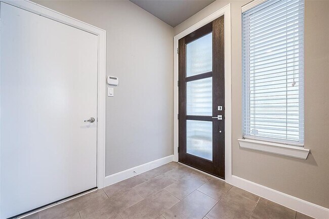 Foto del edificio - 1716 Eado Point Ln