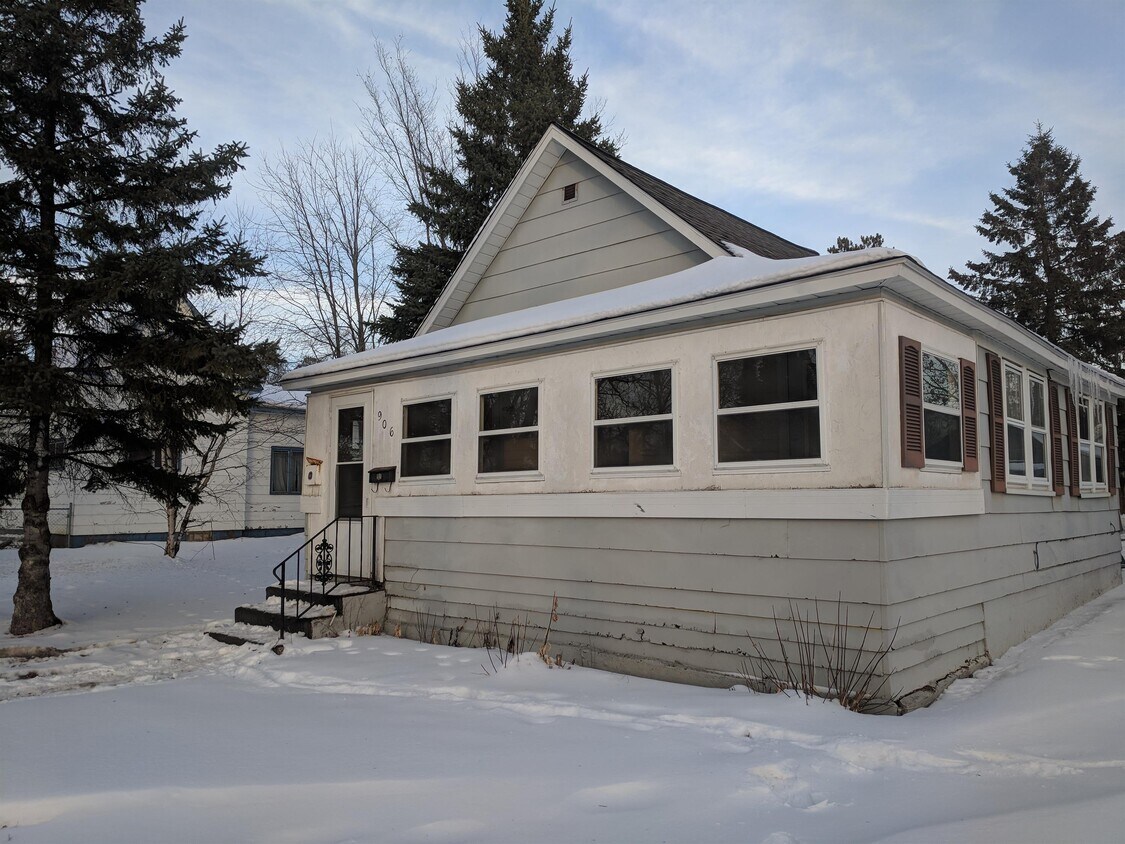 906 Irvine Ave NW, Bemidji, MN 56601 House Rental in Bemidji, MN