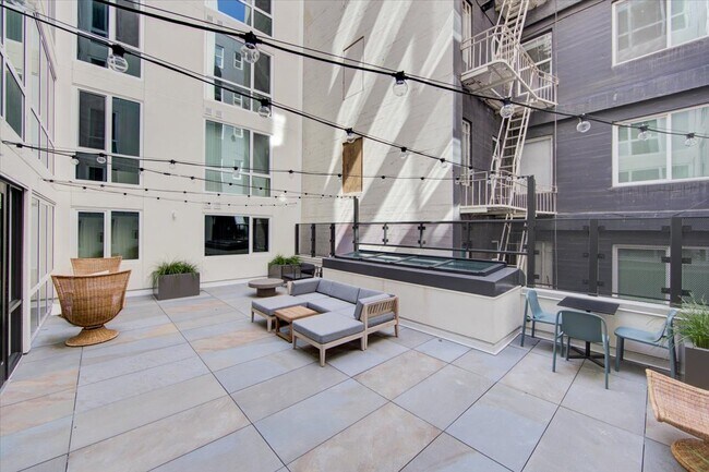 Interior Photo - 145 Leavenworth St