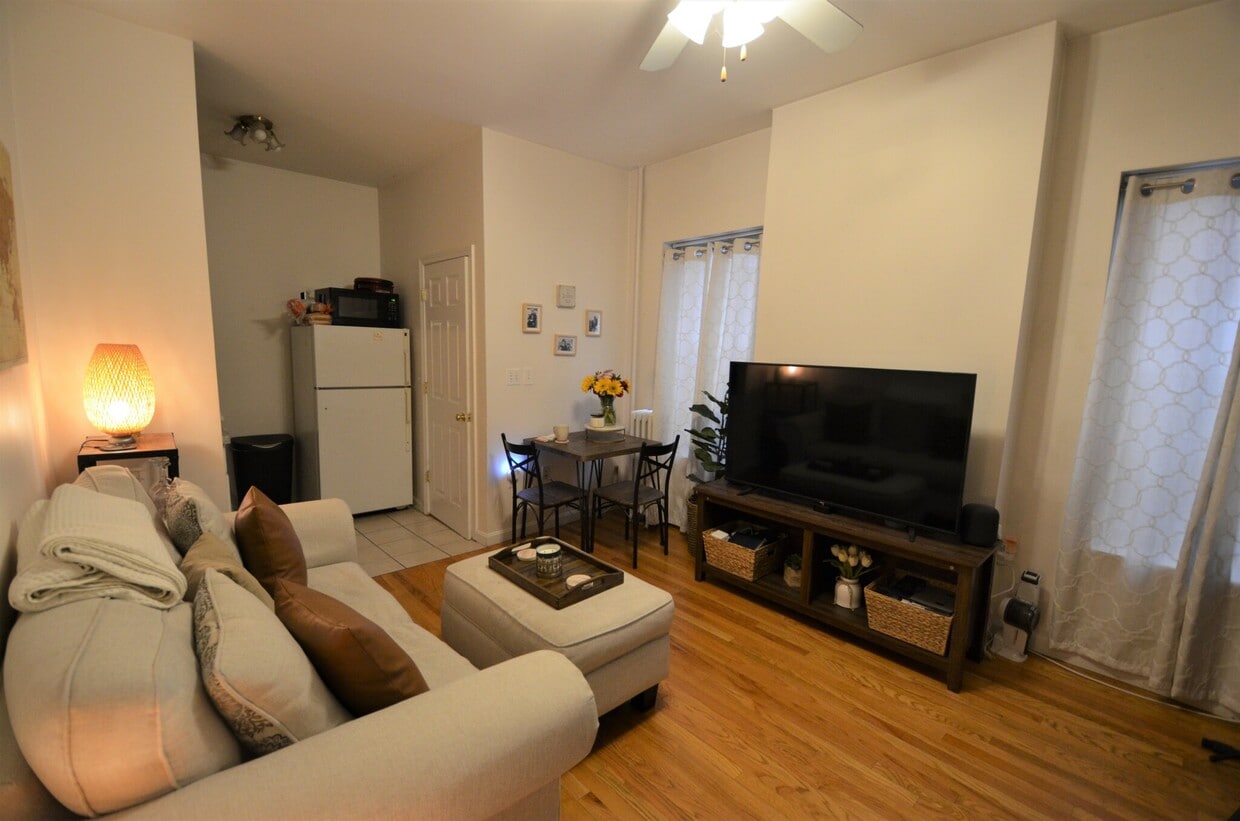 Primary Photo - 70 Westland Ave