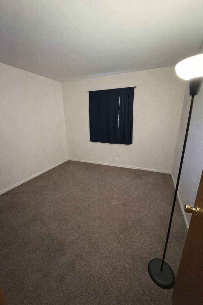 Foto del edificio - 303 Newport Ln