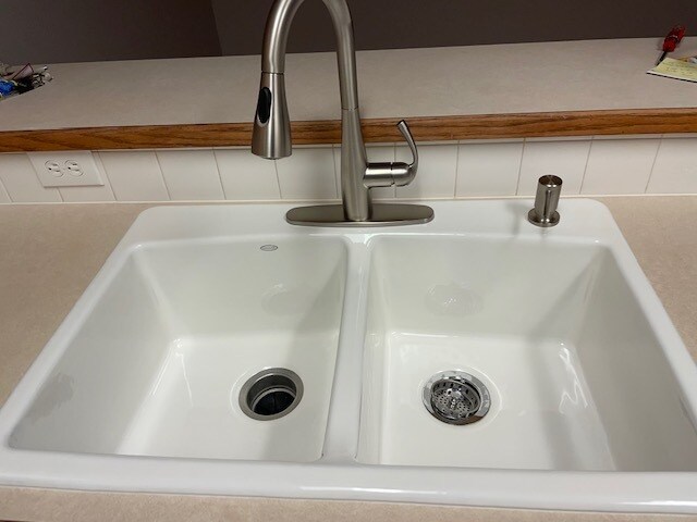 Brand new kitchen sink & pull-out faucet - 3065 S Ladera Pl