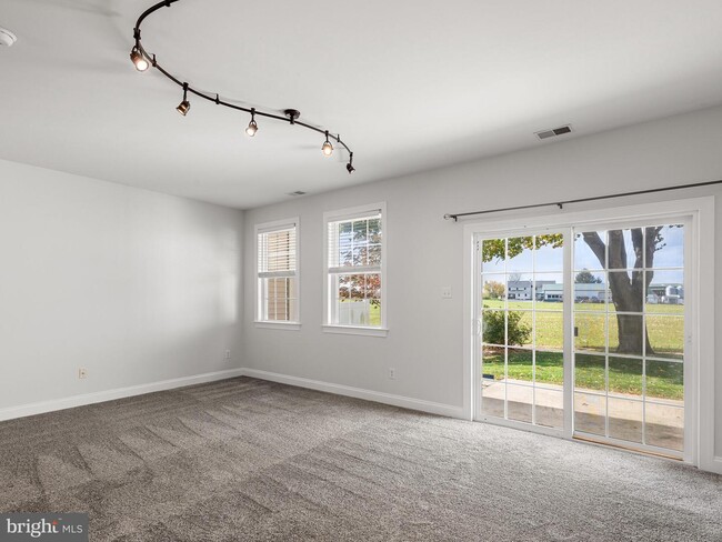 Building Photo - 126 Red Oak Ct
