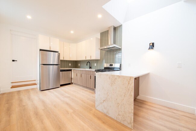 Foto del edificio - 4525 Brown St