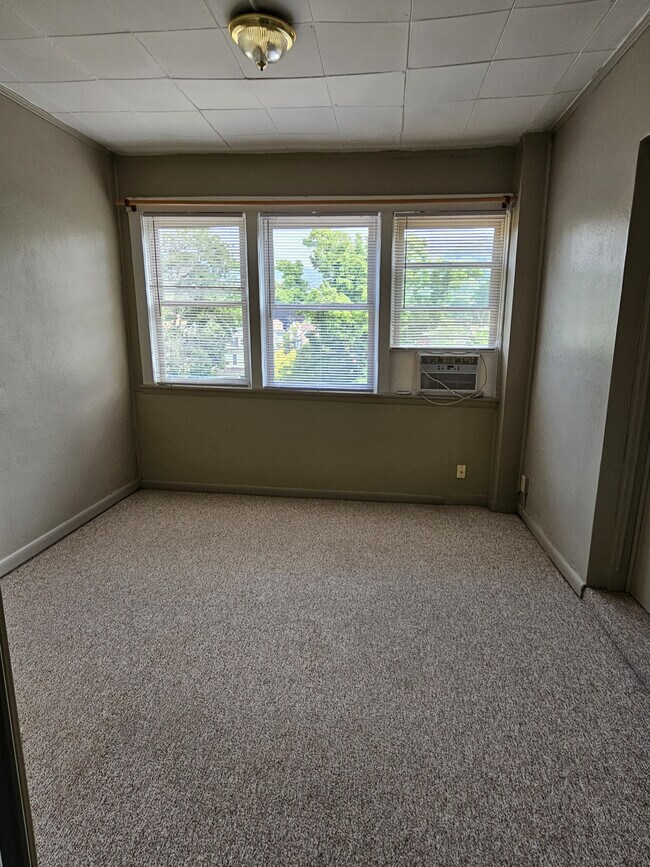 2nd Bedroom - 993 National Rd