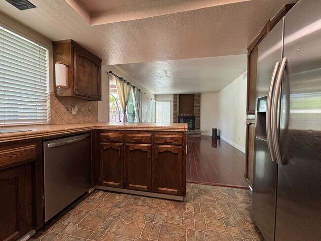 Foto del edificio - Prime Fresno Location Near River Park and ...